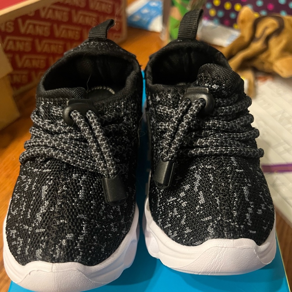 Sole play sneakers